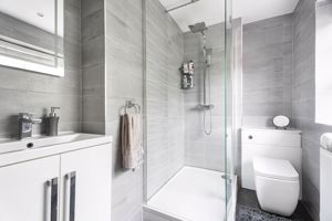 Ensuite- click for photo gallery